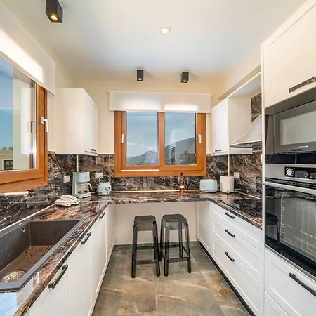 Drogarati Retreat By * Chaliotata